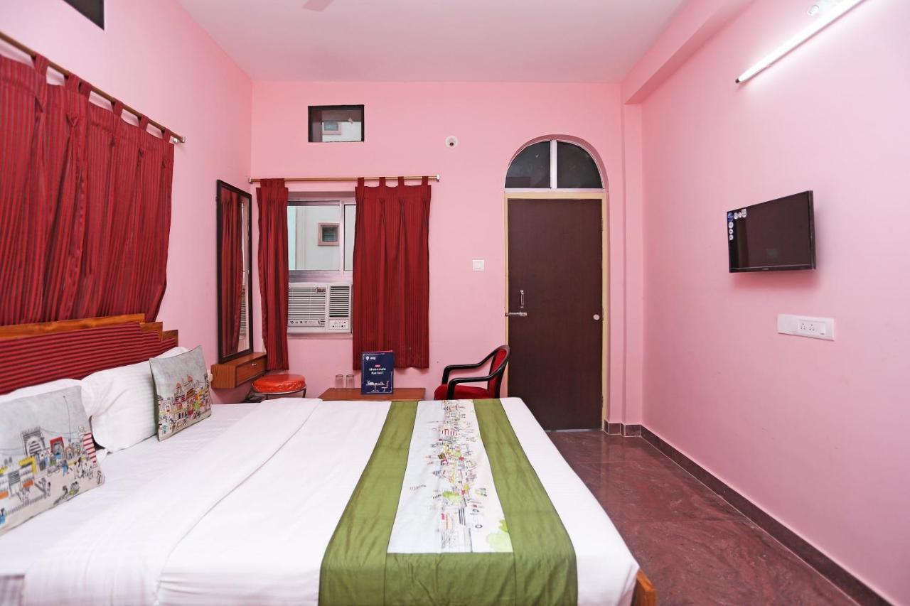 Oyo Hotel Balaram Palace Puri Exterior photo