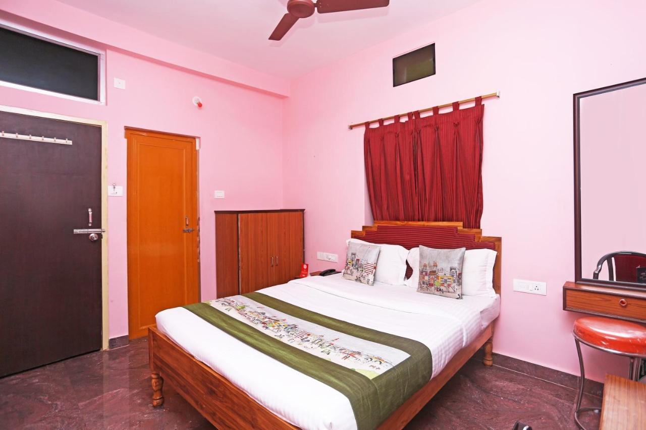 Oyo Hotel Balaram Palace Puri Exterior photo
